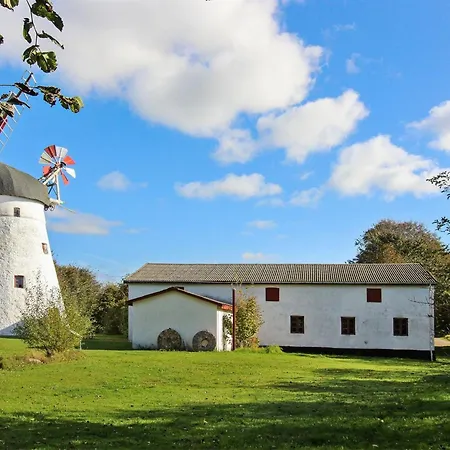 Holiday home Eirik - 700m From The Sea By Interhome *
